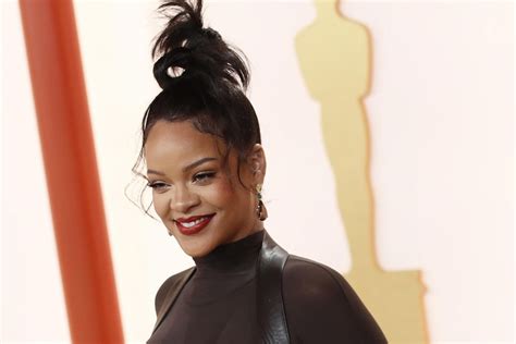 Rihanna è il nuovo volto di J'adore .